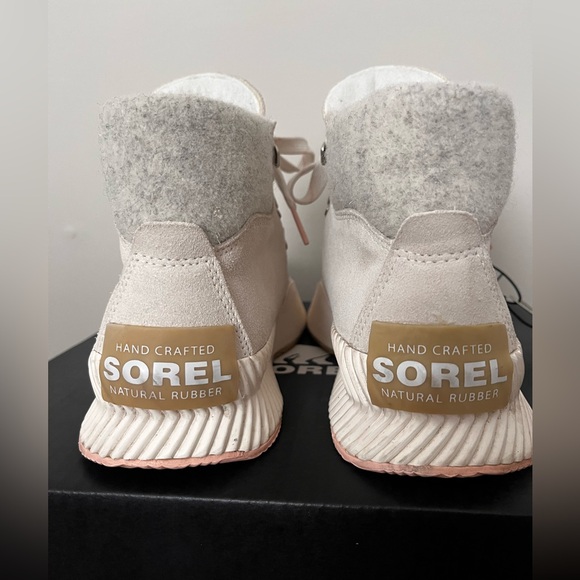 Sorelš¤Out N About III Conquest Beige Waterproof Boot - Picture 3 of 13